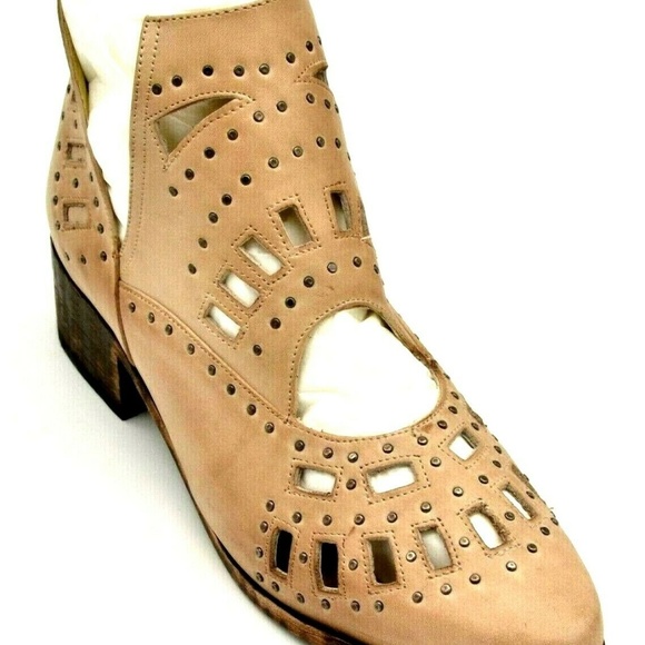 Whites Shoes - Sbicca Navarro Perforated Leather Bootie 8 New